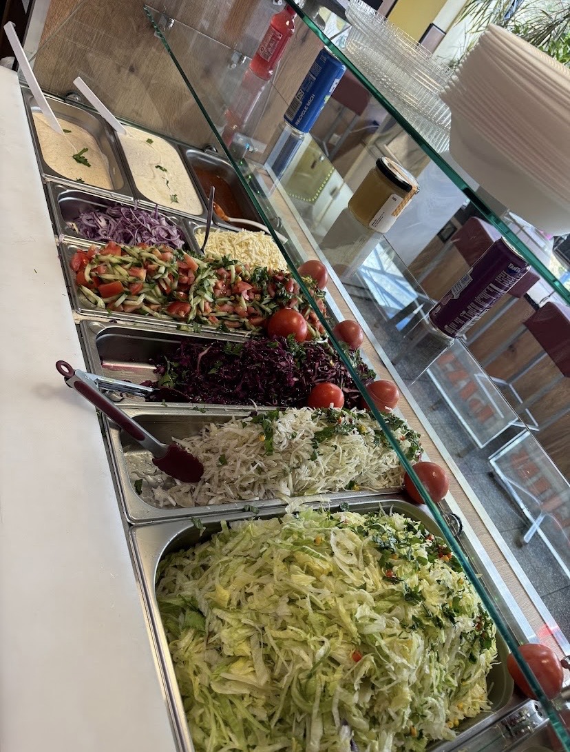 Frische Salatbar — täglich neu